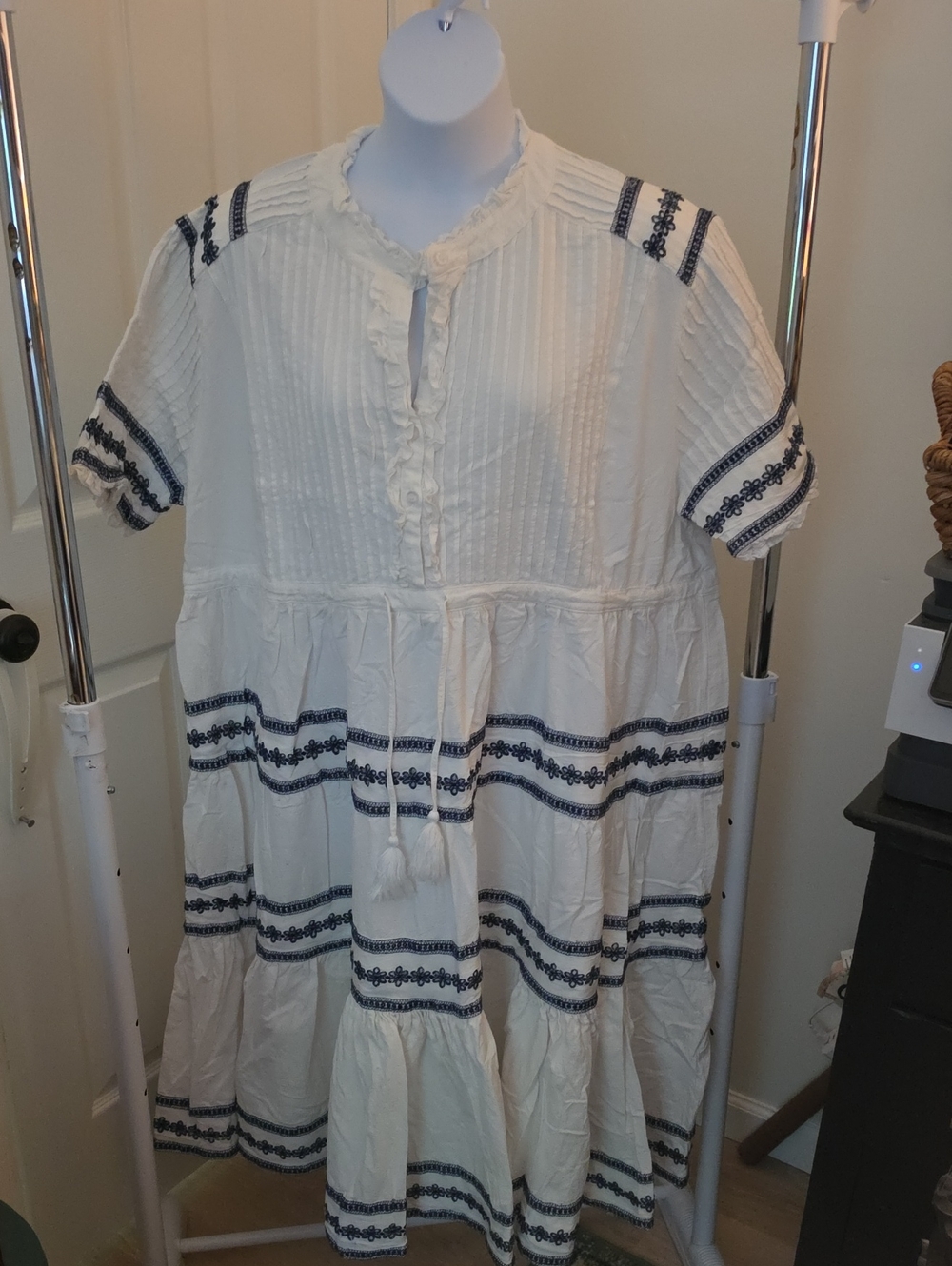 4x Ivy City Co Santorini White Midi Dress with Navy Embroidery - Picture 2 of 8